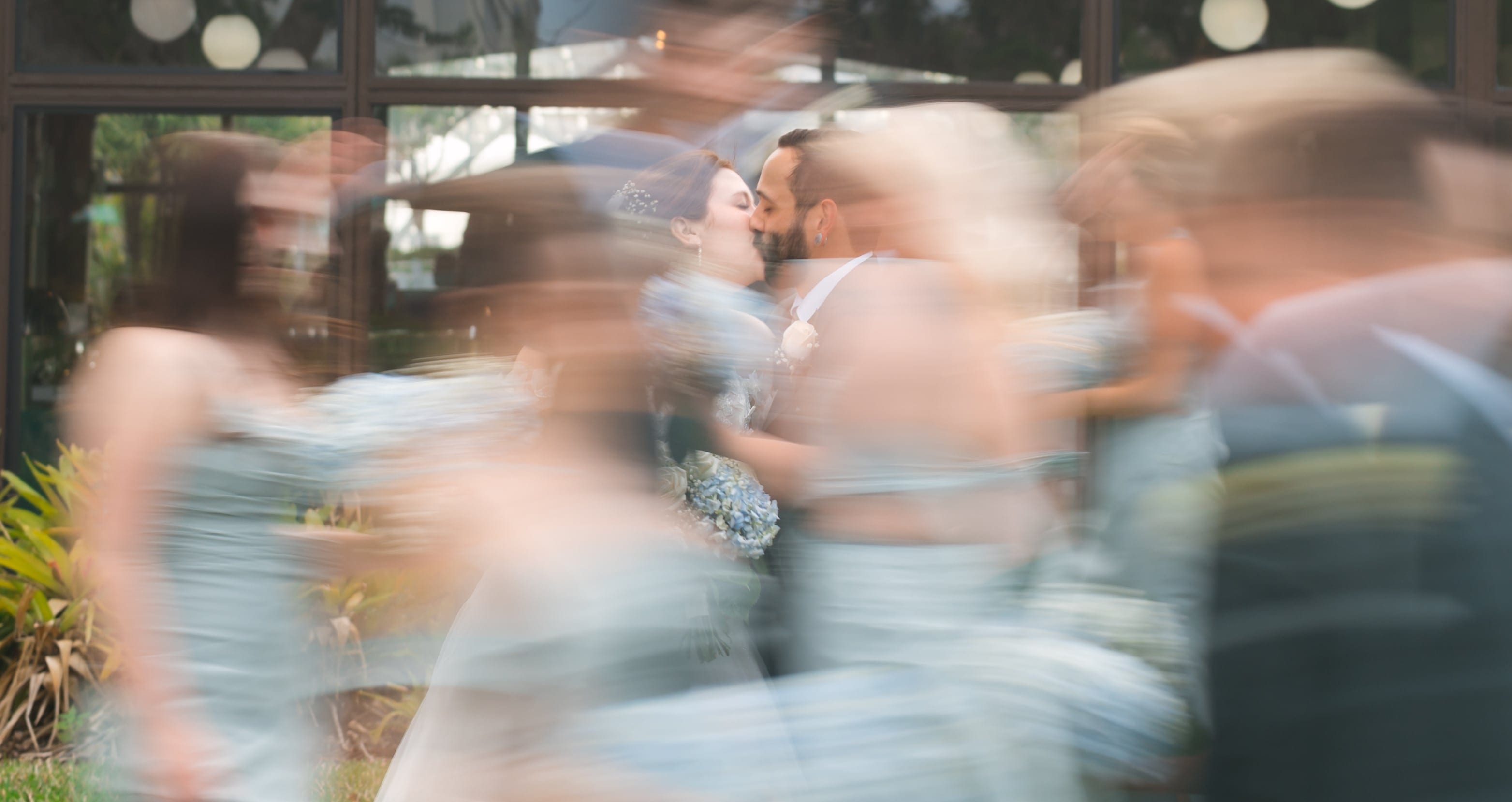 Sharp kiss guests motion blur reception